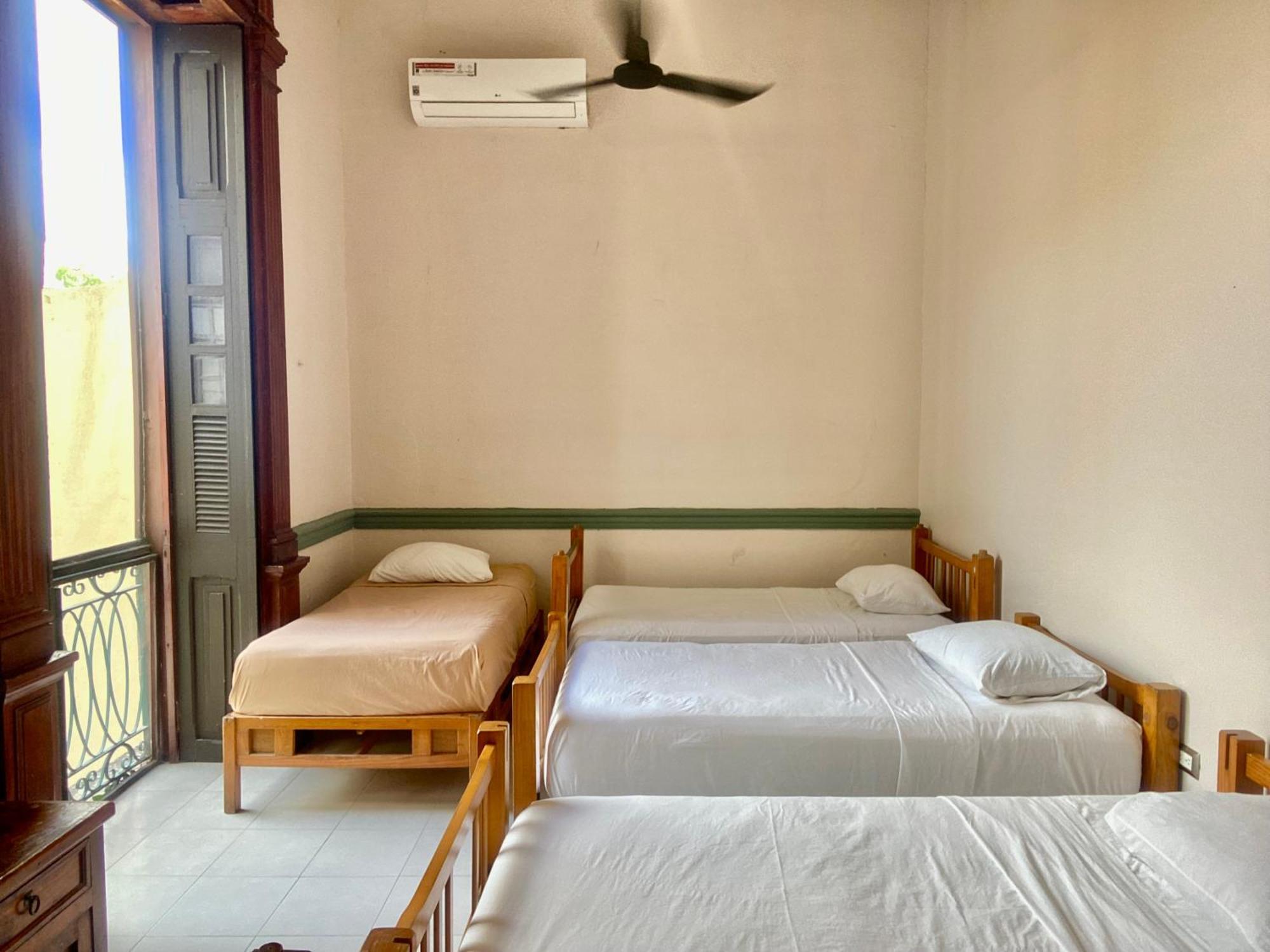 ホテル Hostal Zocalo メリダ エクステリア 写真