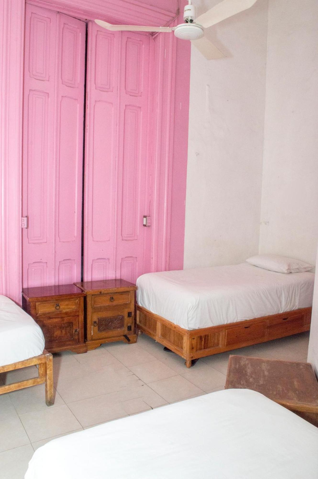 ホテル Hostal Zocalo メリダ エクステリア 写真